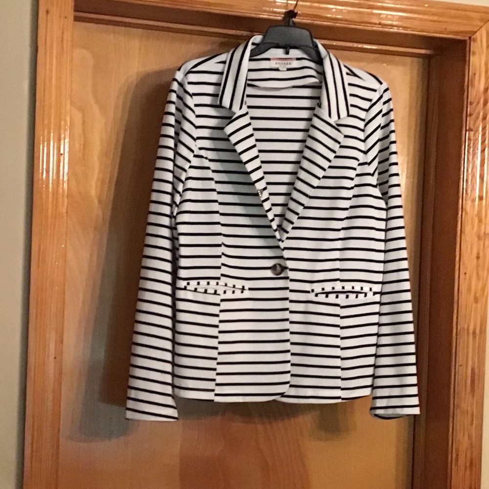 Women’s striped dressy jacket!